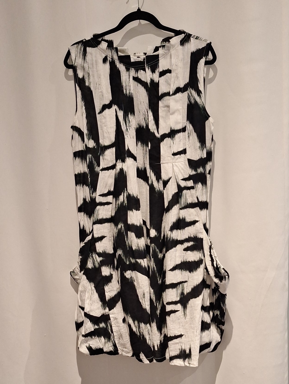 Banana Blue Black and White Abstract Print Lagenlook Tunic Dress